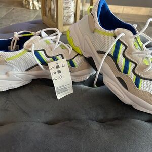 New mens sz 9.5 adidas tennis shoes